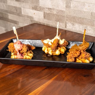 CHICKEN & WAFFLES